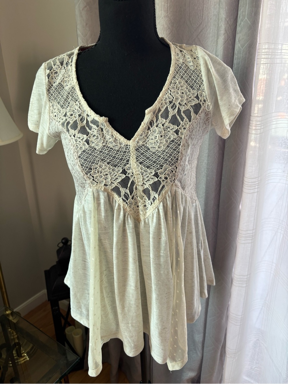 Buckle Cream Lace V‑Neck Flutter Sleeve Blouse